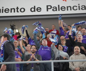 Las gradas en el Súper Agropal Palencia- Amics Castelló.