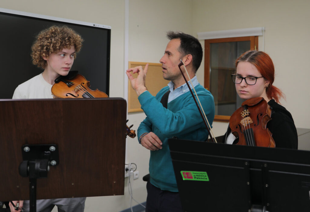 Brágimo - Una decena de alumnos y cuatro profesores del conservatorio de Tampere, en Finlandia, visitan el conservatorio de Palencia durante dos semanas, donde trabajarán conjuntamente con alumnos de la escuela palentina dentro del programa Erasmus