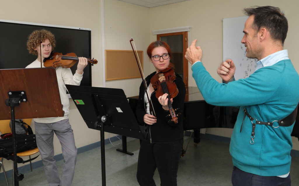 Brágimo - Una decena de alumnos y cuatro profesores del conservatorio de Tampere, en Finlandia, visitan el conservatorio de Palencia durante dos semanas, donde trabajarán conjuntamente con alumnos de la escuela palentina dentro del programa Erasmus