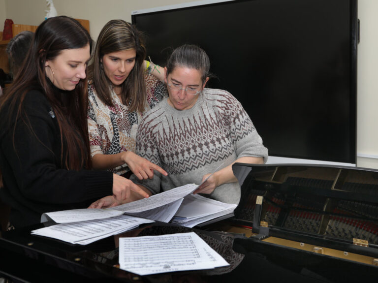Brágimo - Una decena de alumnos y cuatro profesores del conservatorio de Tampere, en Finlandia, visitan el conservatorio de Palencia durante dos semanas, donde trabajarán conjuntamente con alumnos de la escuela palentina dentro del programa Erasmus