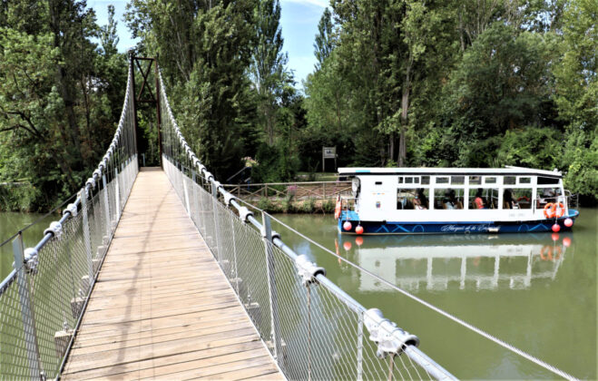 “Turismo con pé” en Palencia. Barco del Canal de Castilla