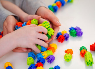 recurso niño jugando autismo madre educacion infantil