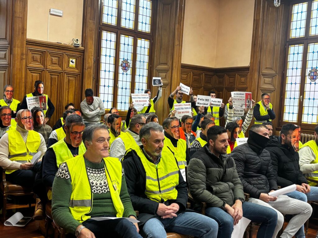 Protesta Sindicatos Policía Local de Palencia en el Pleno del Ayuntamiento