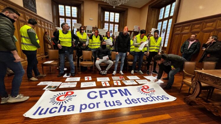 Protesta Sindicatos Policía Local de Palencia en el Pleno del Ayuntamiento