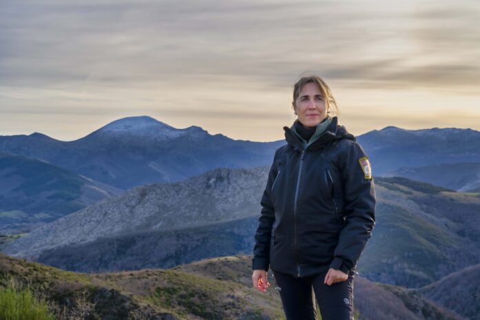 Begoña Almeida, de la Fundación Oso Pardo, esta bióloga se encarga de la protección del oso en la montaña palentina Begoña Almeida, de la Fundación Oso Pardo, esta bióloga se encarga de la protección del oso en la montaña palentina