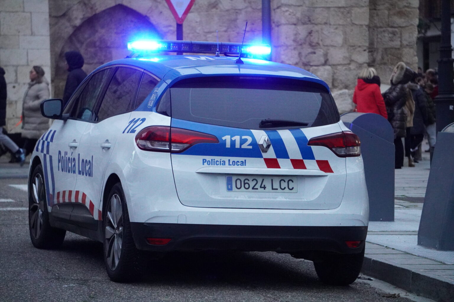 Una conductora sin carné huye de la Policía, provoca un accidente y da ...