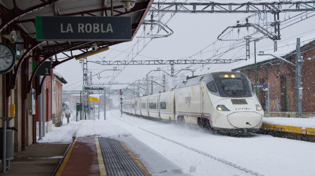 La cuenta 'Vía Muerta' publica el documental La conquista del puerto: 140 años del ferrocarril en Pajares'