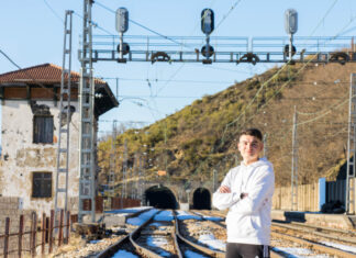 El joven palentino, Enrique Gómez, uno de los artífices del documental La conquista del puerto: 140 años del ferrocarril en Pajares'
