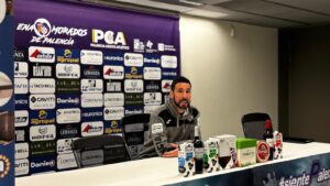 Álex Izquierdo en rueda de prensa posterior al empate ante Briviesca