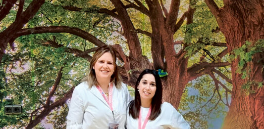 Ana Rioseras y Teresa Martín, del Programa de Atención Integral a personas con Enfermedades Avanzadas de la Fundación laCaixa