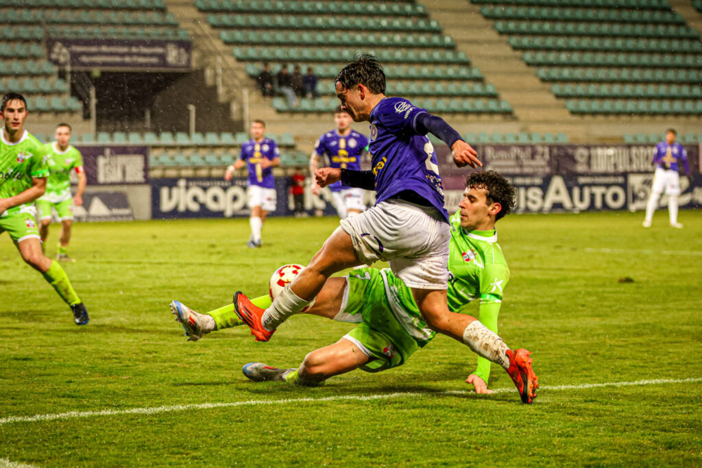 César Gutiérrez (Palencia Cristo Atlético) ante Briviesca