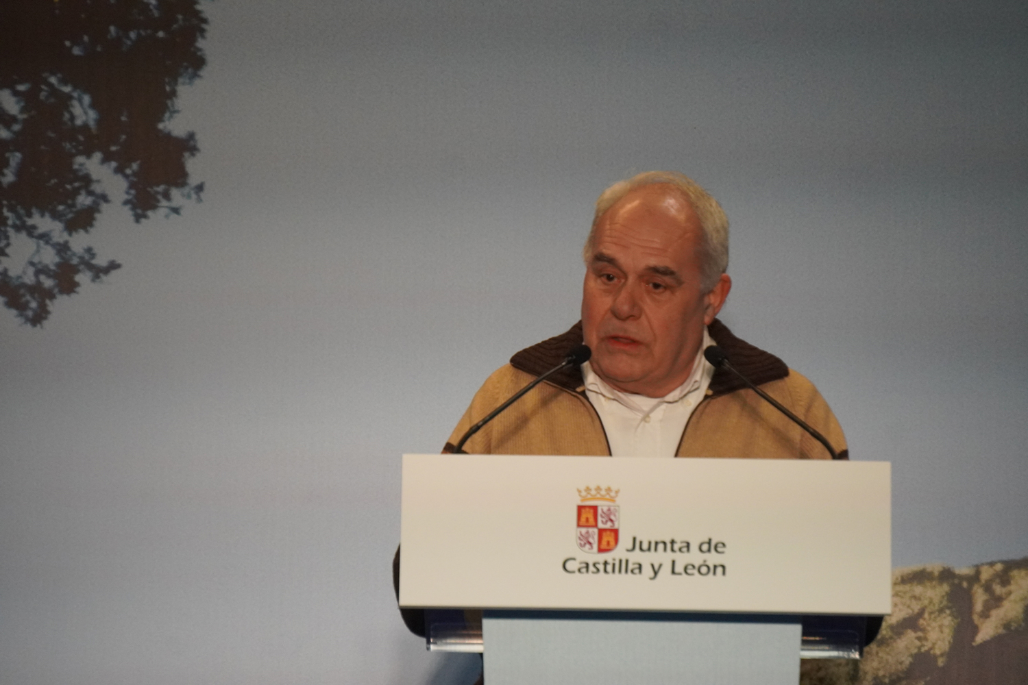 Luis Santos, alcalde de Astudillo, durante el acto de presentación de la reintroducción del lince en el Cerrato Palentino