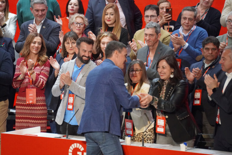 Miriam Andrés saluda a Pedro Sánchez en el Congreso autonómico del PSOE de Castilla y León - Aida Acitores