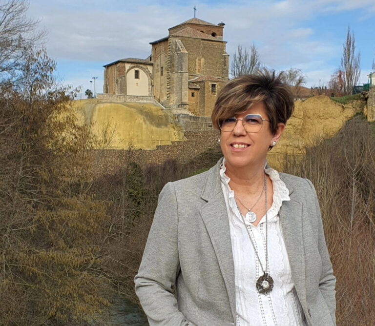 Victoria Grande, pregón Semana Santa Carrión