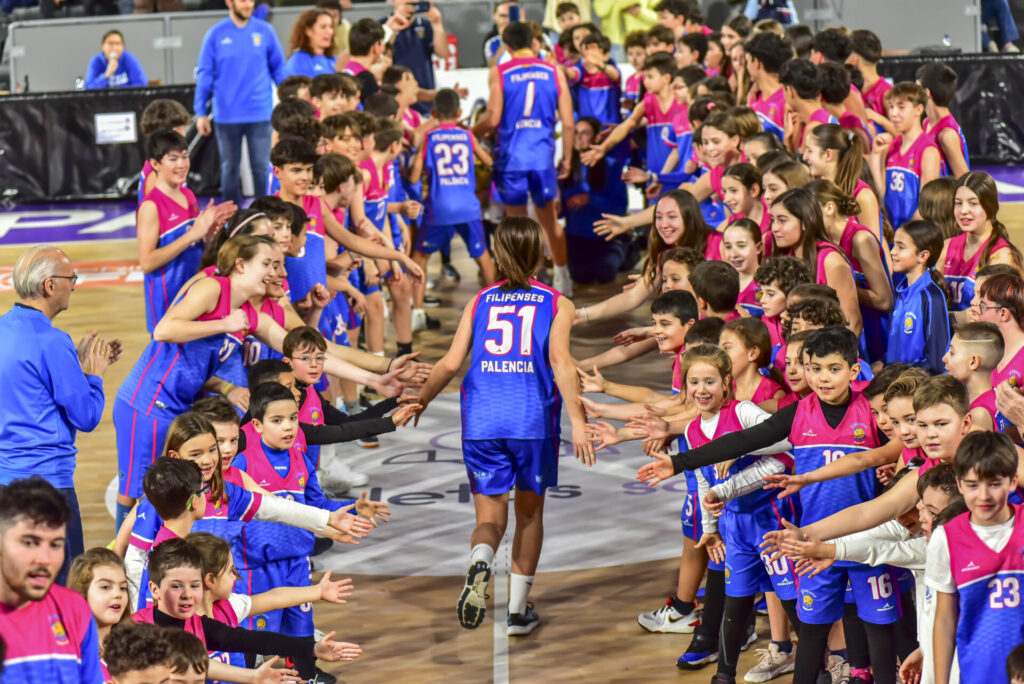 Fotografía: Isma Suárez. Recibimiento de los jóvenes jugadores del Filipenses