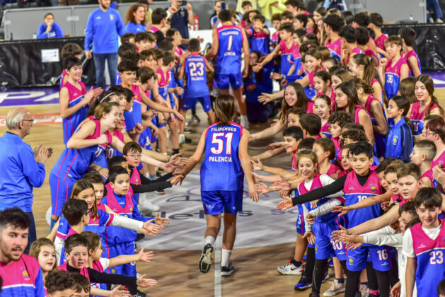 Fotografía: Isma Suárez. Recibimiento de los jóvenes jugadores del Filipenses