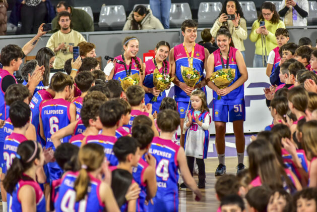 Fotografía: Isma Suárez. Recibimiento de los jóvenes jugadores del Filipenses