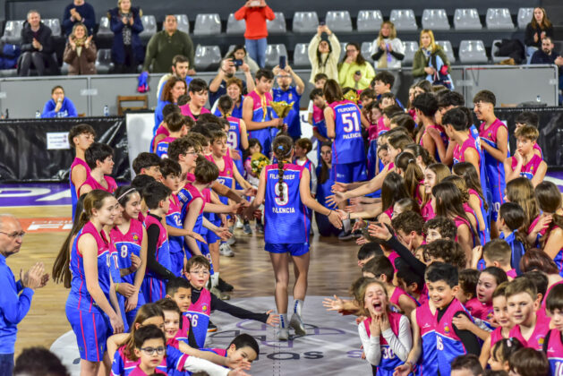 Fotografía: Isma Suárez. Recibimiento de los jóvenes jugadores del Filipenses