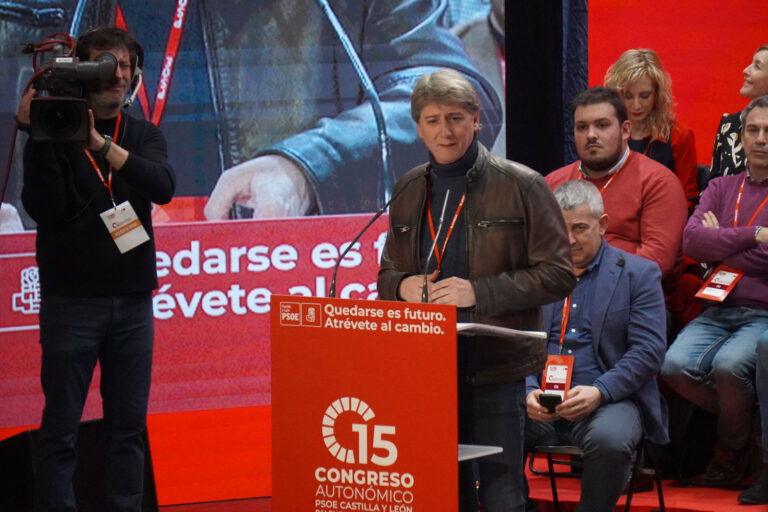Carlos Martínez hablando en el 15 Congreso Autonómico del PSOE en Palencia