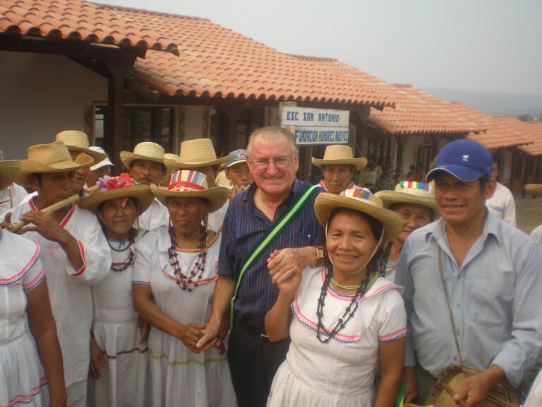 nicolás-con-mujeres