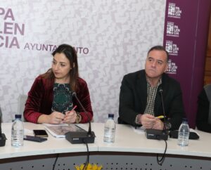 Brágimo (ICAL) / La alcaldesa de Palencia, Miriam Andrés, junto al concejal de Hacienda, Carlos Hernández; y el portavoz de Vamos Palencia, Domiciano Curiel, presentan el documento de Presupuestos para 2024
