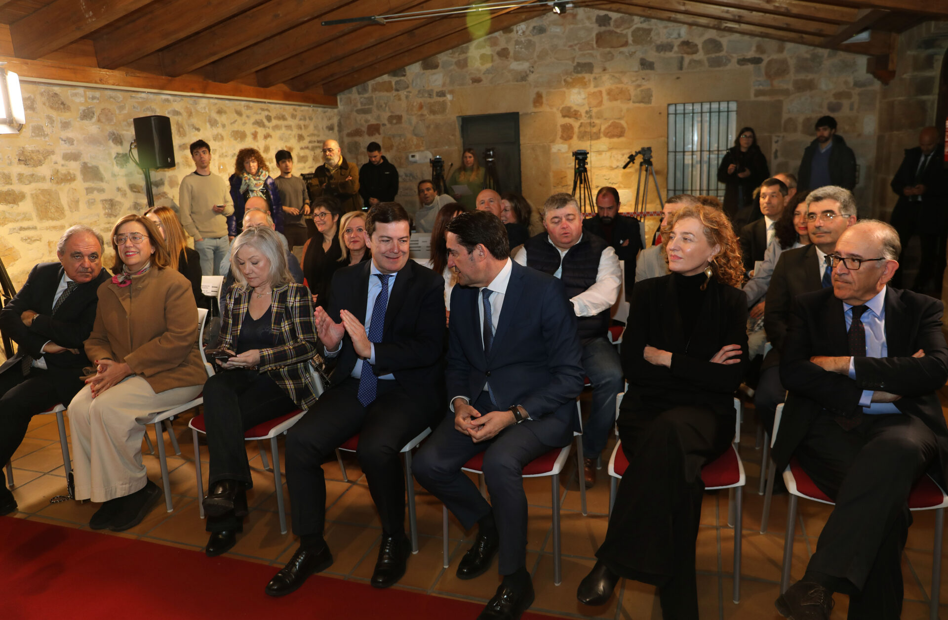 El presidente de la Junta de Castilla y León, firma el Protocolo General de Actuación para el desarrollo residencial 'Vega de las Claras' en Aguilar de Campoo (Palencia)