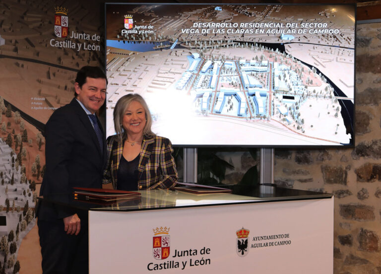 El presidente de la Junta de Castilla y León, firma el Protocolo General de Actuación para el desarrollo residencial 'Vega de las Claras' en Aguilar de Campoo (Palencia)