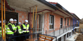 El presidente de la Junta de Castilla y León, firma el Protocolo General de Actuación para el desarrollo residencial 'Vega de las Claras' en Aguilar de Campoo (Palencia)