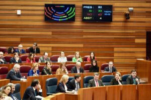 Leticia Pérez (ICAL). Las Cortes acogen la segunda jornada del Debate de Política General, con la defensa y votación de las propuestas de resolución de los grupos.