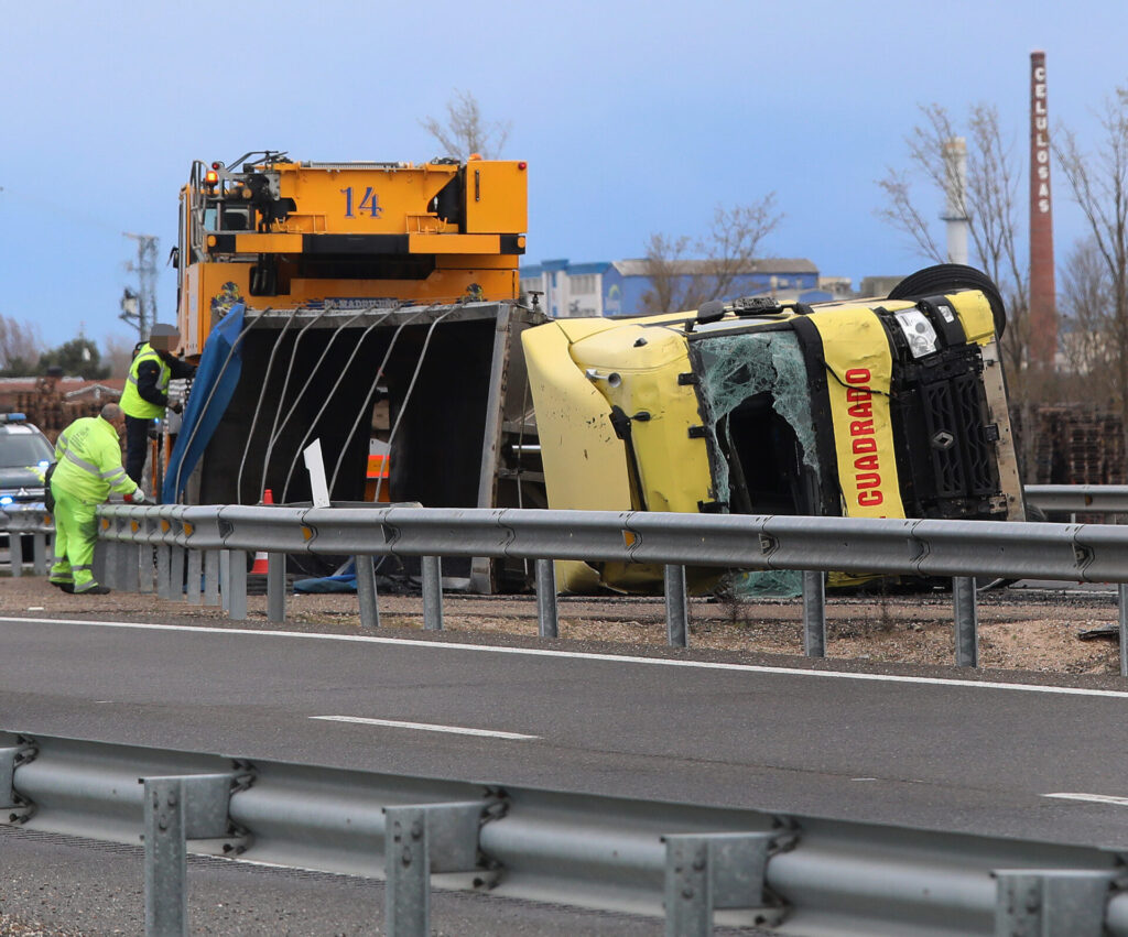 Herido el conductor de un camión en la A-62 a la altura de Dueñas (Palencia)