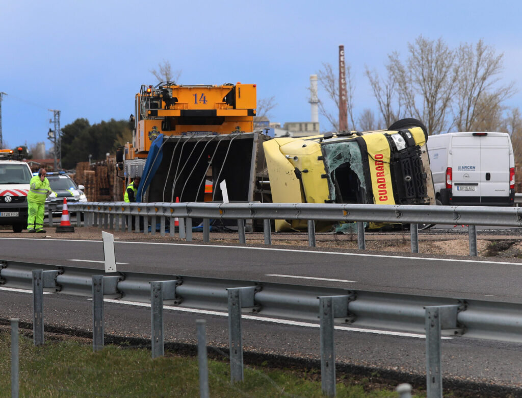 Herido el conductor de un camión en la A-62 a la altura de Dueñas (Palencia)