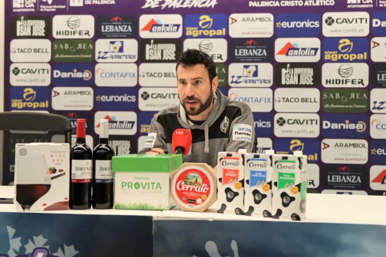 Álex Izquierdo, técnico del Palencia Cristo Atlético