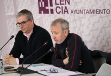 Antonio Casas, concejal de Tráfico, prevención de incendios, salvamento, protección civil y seguridad ciudadana; y Javier Villena, jefe de bomberos de Palencia