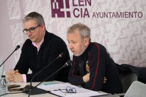 Antonio Casas, concejal de Tráfico, prevención de incendios, salvamento, protección civil y seguridad ciudadana; y Javier Villena, jefe de bomberos de Palencia