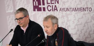 Antonio Casas, concejal de Tráfico, prevención de incendios, salvamento, protección civil y seguridad ciudadana; y Javier Villena, jefe de bomberos de Palencia