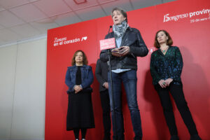 Carlos-Martínez-y-Francina-Armengol-en-el-congreso-provincial-del-PSOE-en-Zamora