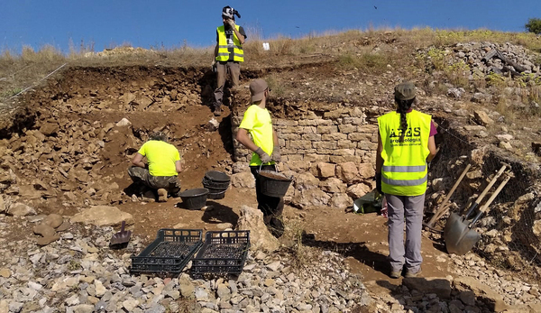 ICAL - Excavación en el Castro de La Loma, en Las Heras de la Peña, una pedanía de Santibáñez de la Peña (Palencia)