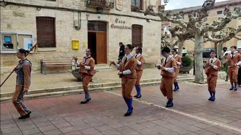 Danzantes en la fiesta de Santo Tomás de Villamediana