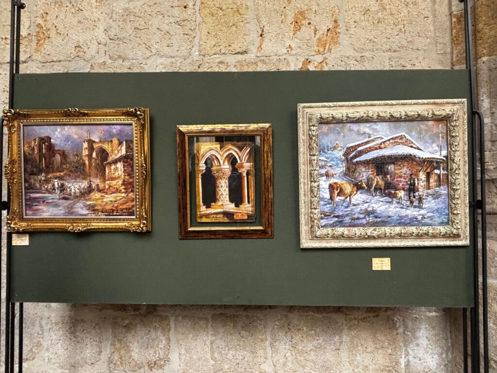 El Claustro de la Catedral acoge la exposición de Damián Simal, organizada por la Asociación Thieldón