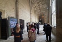 El Claustro de la Catedral acoge la exposición de Damián Simal, organizada por la Asociación Thieldón