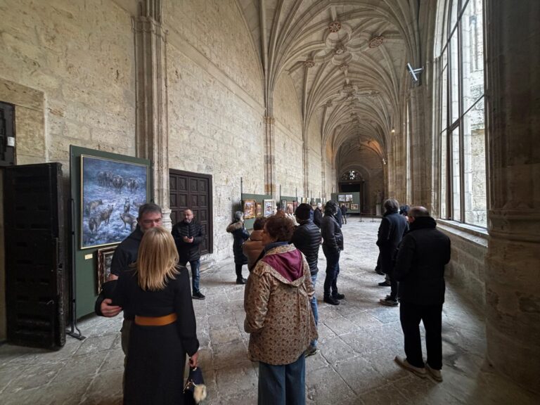 El Claustro de la Catedral acoge la exposición de Damián Simal, organizada por la Asociación Thieldón