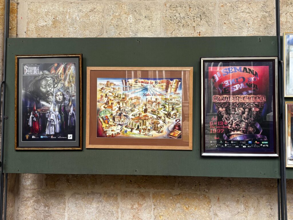 El Claustro de la Catedral acoge la exposición de Damián Simal, organizada por la Asociación Thieldón