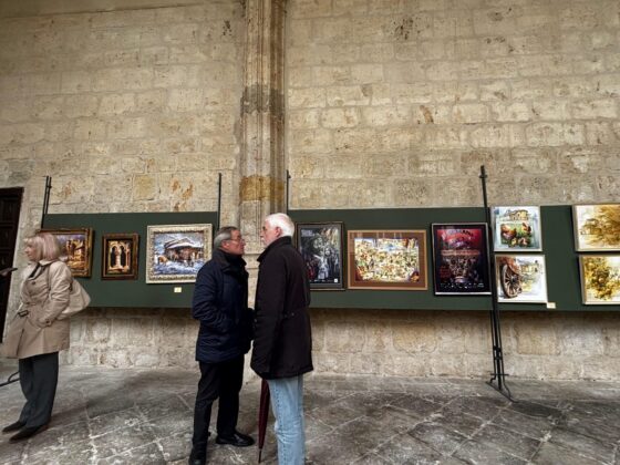 El Claustro de la Catedral acoge la exposición de Damián Simal, organizada por la Asociación Thieldón