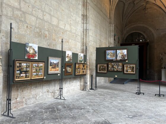 El Claustro de la Catedral acoge la exposición de Damián Simal, organizada por la Asociación Thieldón