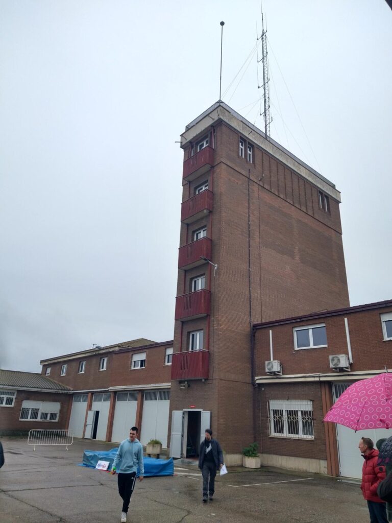 El IES Virgen de la Calle y el Parque de bomberos de Palencia colaboran en las primeras pruebas del desafío CanSat