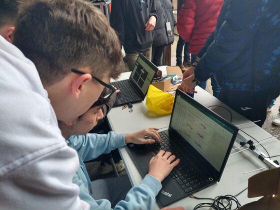 El IES Virgen de la Calle y el Parque de bomberos de Palencia colaboran en las primeras pruebas del desafío CanSat
