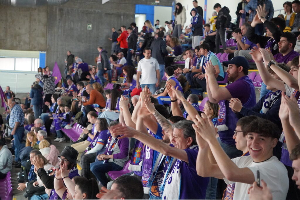 Público palentino en el Valladolid Baloncesto vs Super Agropal Palencia