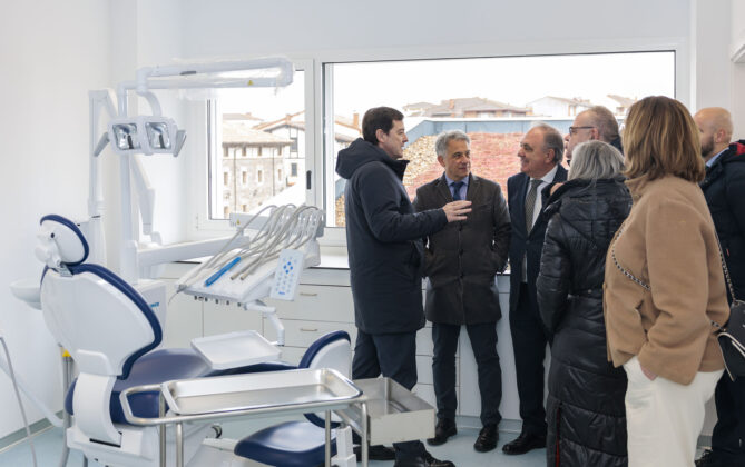 Mañueco visita centro de salud Aguilar de Campoo