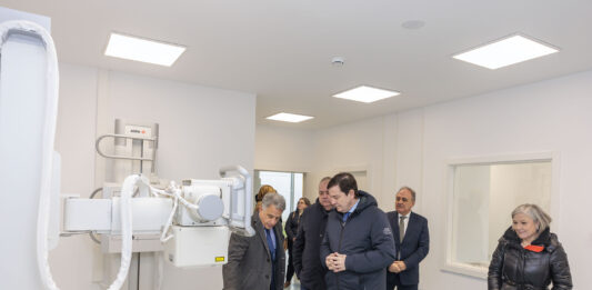 Mañueco visita centro de salud Aguilar de Campoo