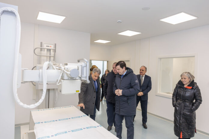 Mañueco visita centro de salud Aguilar de Campoo